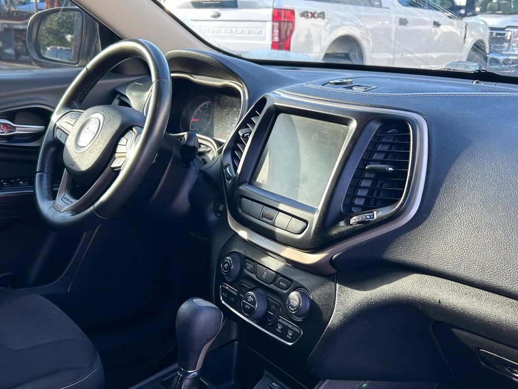 Used 2015 Jeep Cherokee Latitude w/ Comfort/Convenience Group FWD image 24