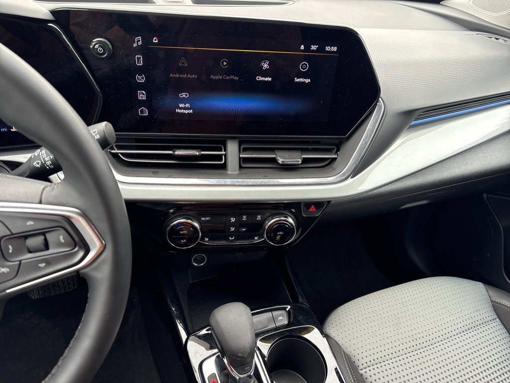 Used 2025 Chevrolet Trax LT w/ LT Convenience Package image 19