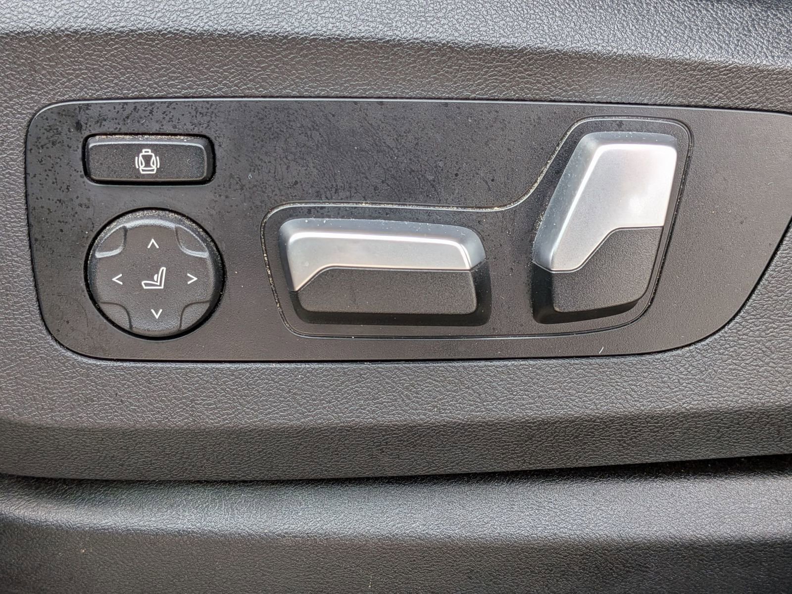 Used 2022 BMW X5 xDrive40i w/ Premium Package image 16