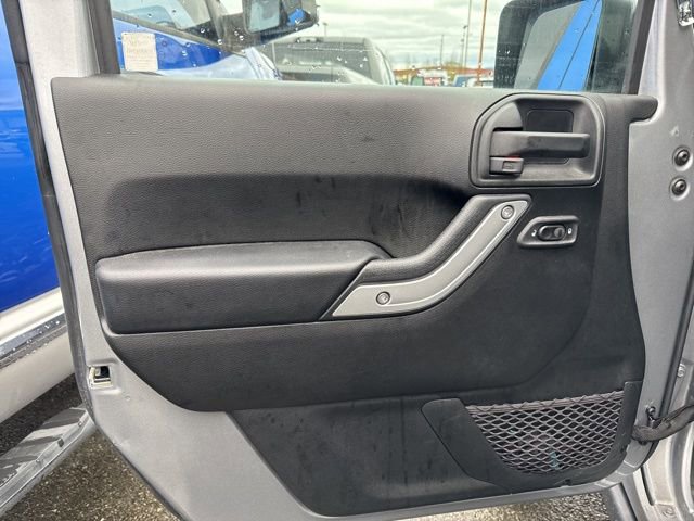 Used 2018 Jeep Wrangler Unlimited Rubicon w/ Connectivity Group image 12