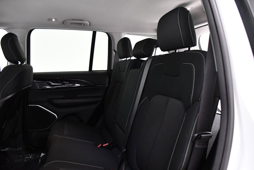 Used 2022 Jeep Grand Cherokee Laredo w/ Luxury Tech Group I image 21