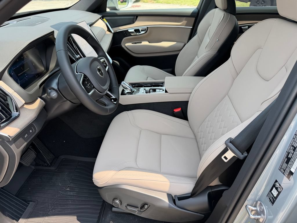 New 2026 Volvo XC90 T8 Plus w/ Protection Package Premier AWD/4WD image 18