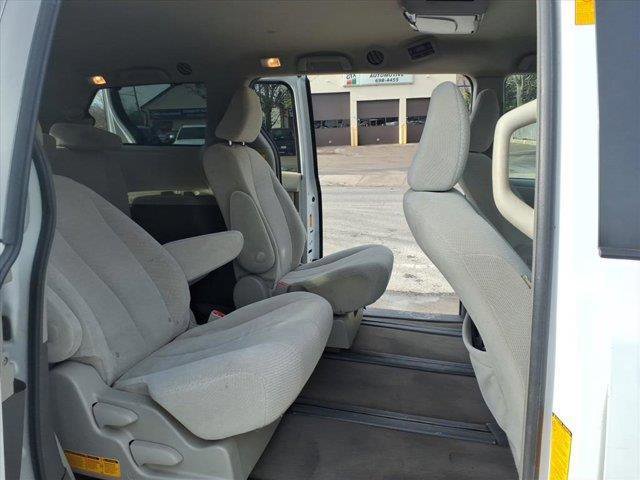 Used 2013 Toyota Sienna LE w/ Towing Pkg image 35