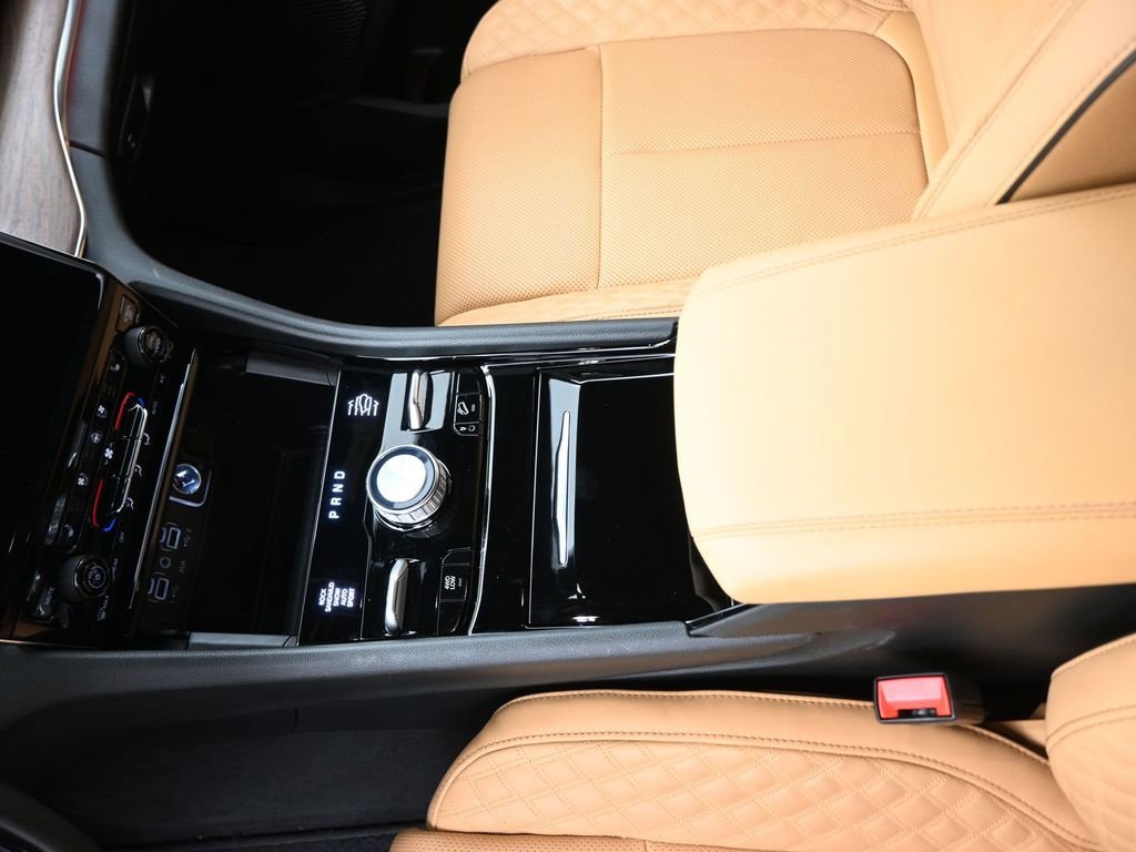 Used 2025 Jeep Grand Cherokee Summit w/ Obsidian Package image 9