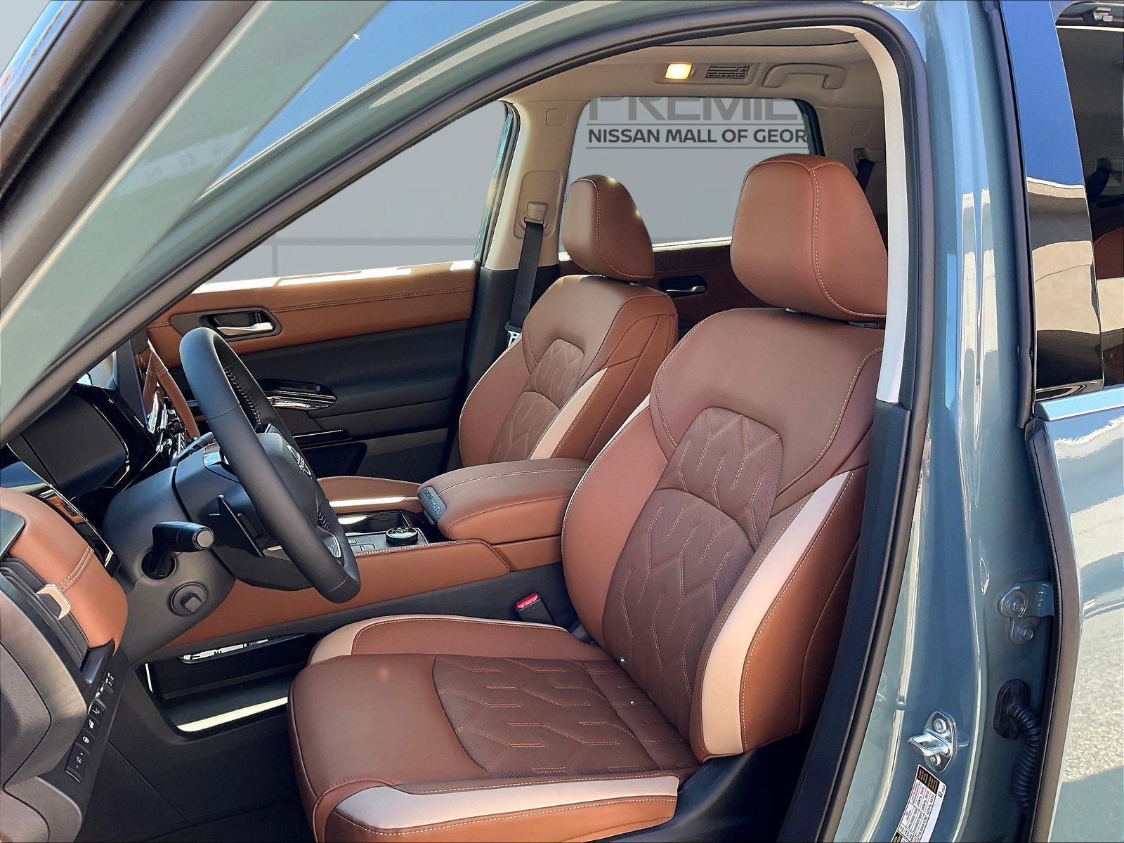 New 2026 Nissan Pathfinder Platinum w/ Accent Package AWD/4WD image 9