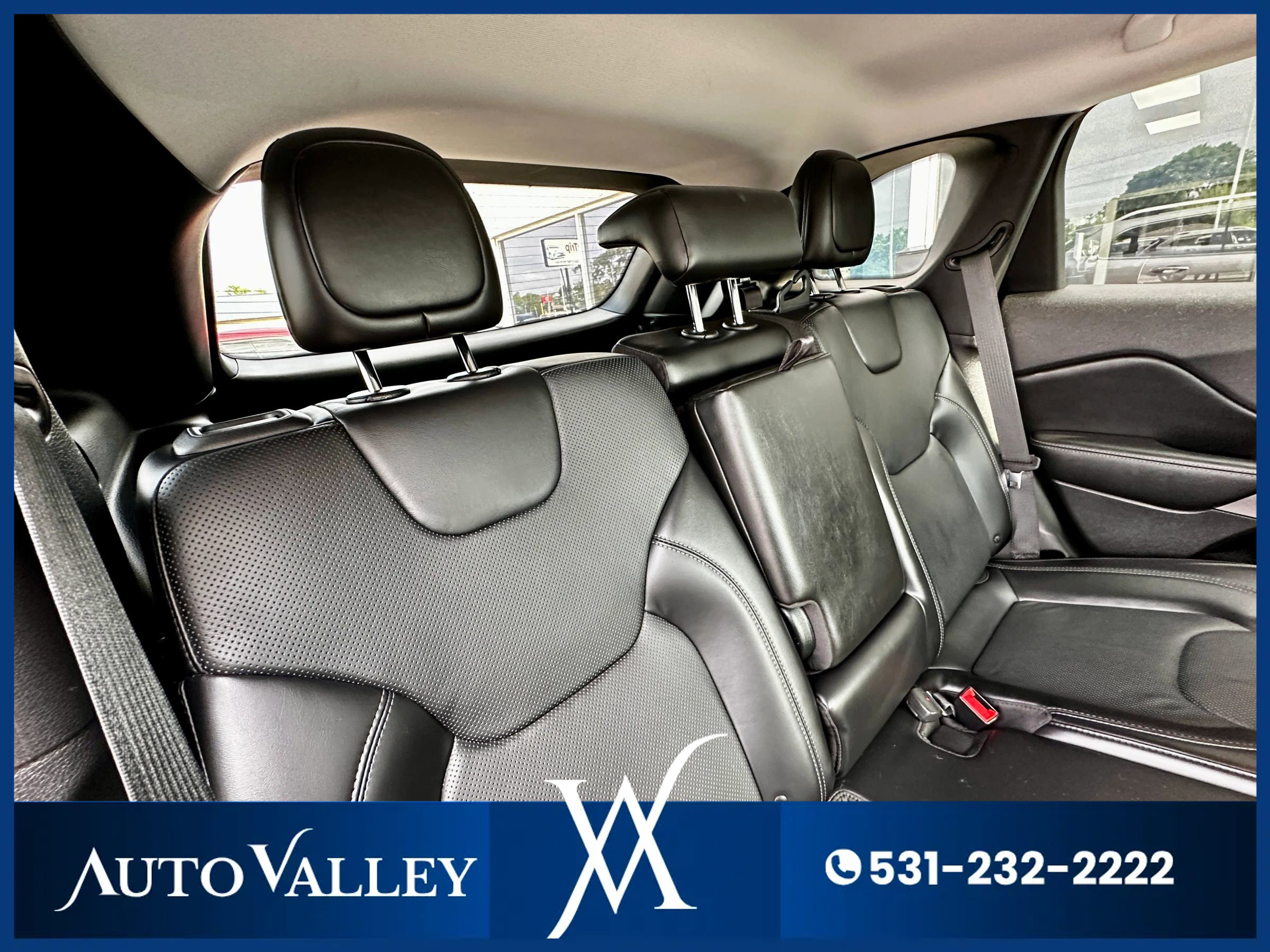 Used 2019 Jeep Cherokee Limited image 25