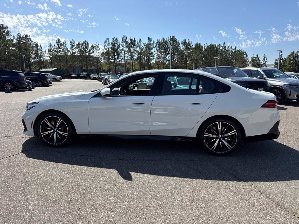 Used 2026 BMW 530i w/ M Sport Package RWD image 13