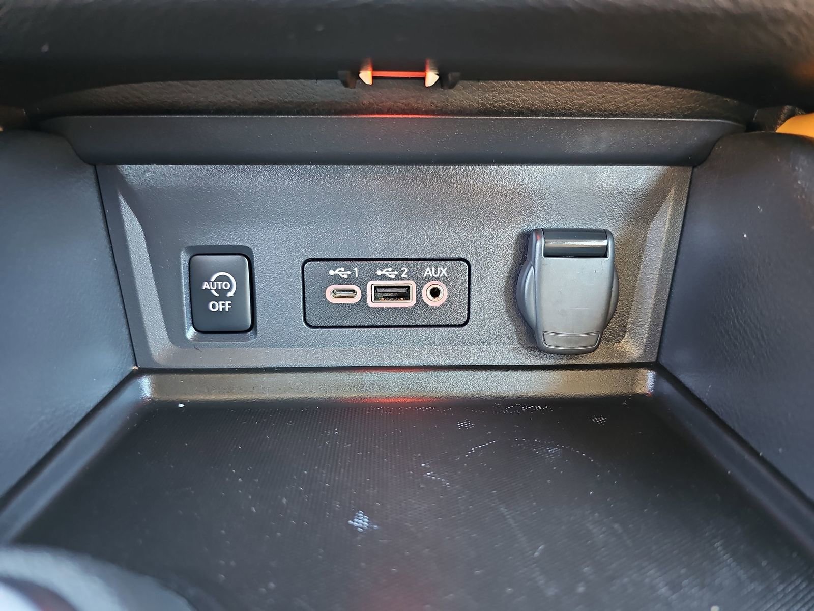 Used 2025 Nissan Sentra SV w/ SV Premium Package image 27