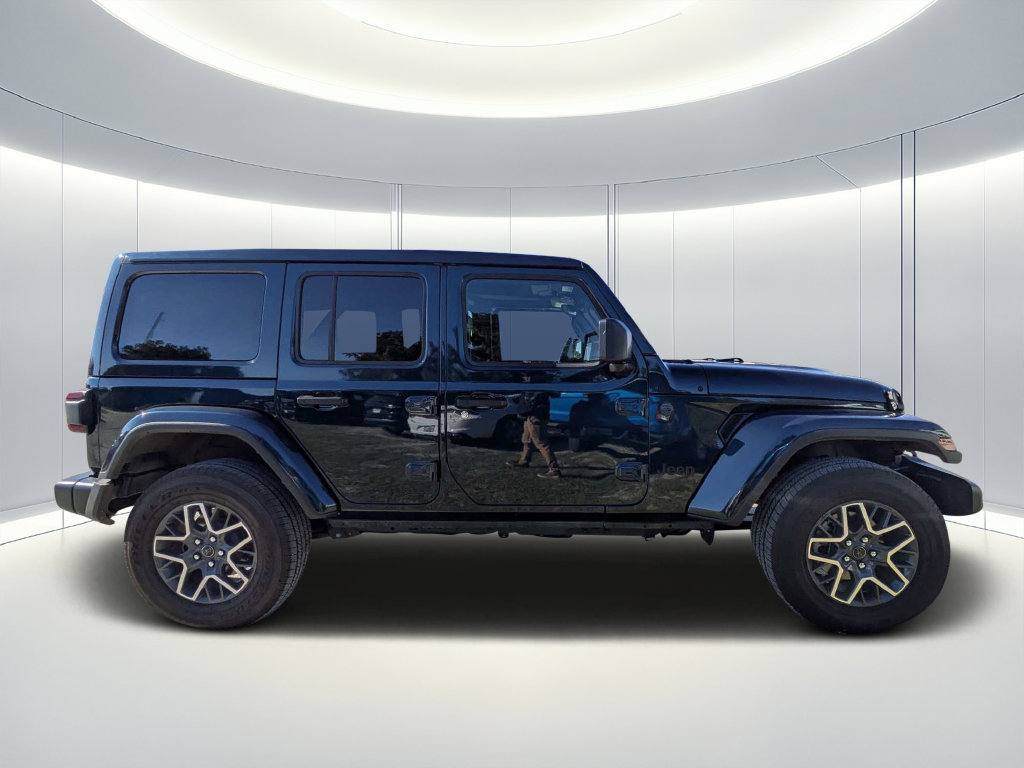 Used 2025 Jeep Wrangler Unlimited Sahara w/ Safety Group AWD/4WD image 3