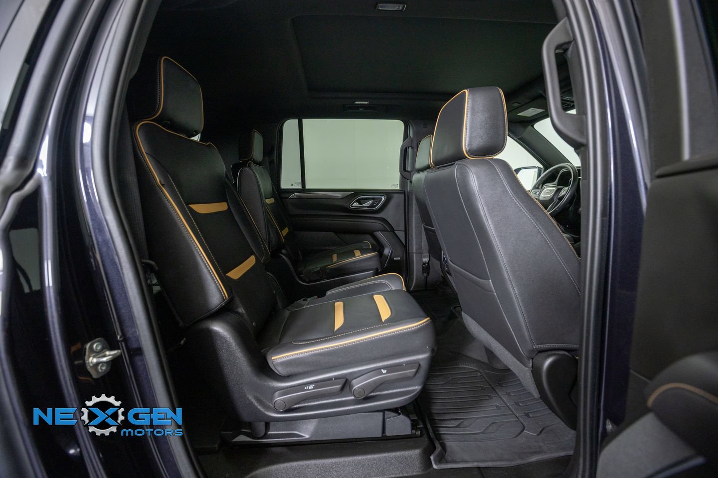 Used 2023 GMC Yukon XL AT4 w/ AT4 Premium Package AWD/4WD image 42