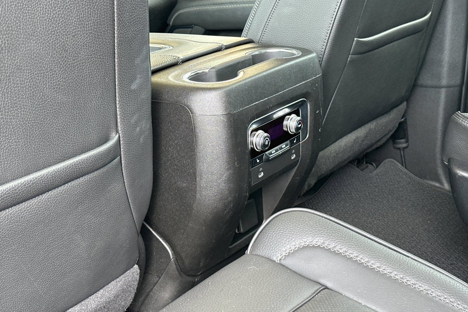 Used 2022 GMC Yukon Denali AWD/4WD image 15