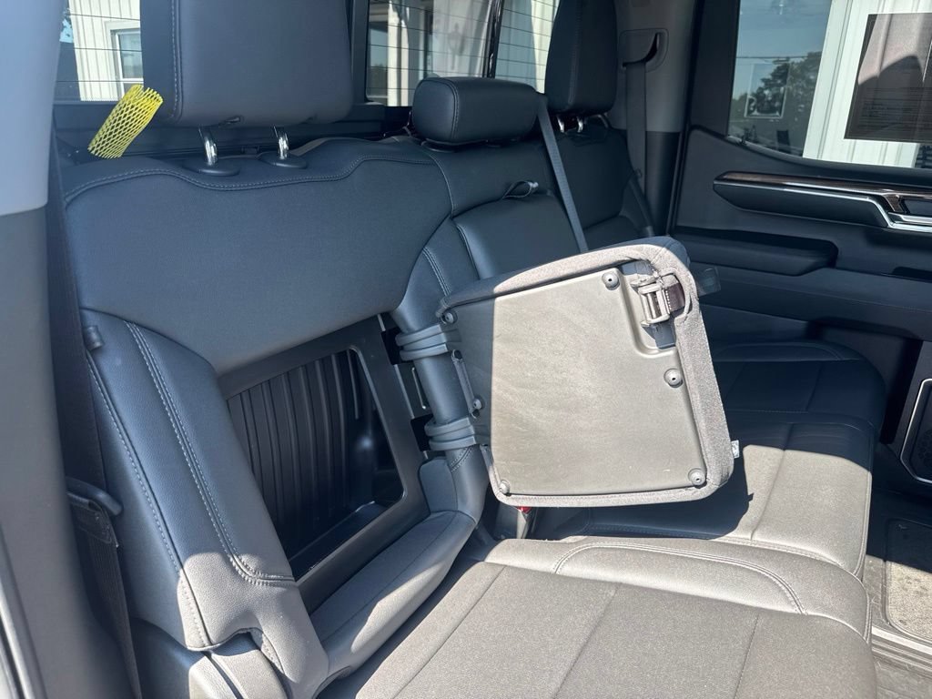 Used 2023 Chevrolet Silverado 1500 LT w/ Leather Package AWD/4WD image 23