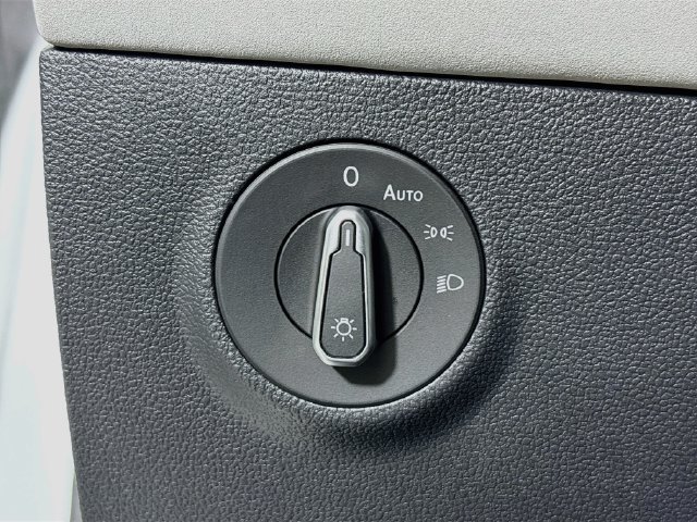 Certified 2025 Volkswagen Taos SE AWD/4WD image 11