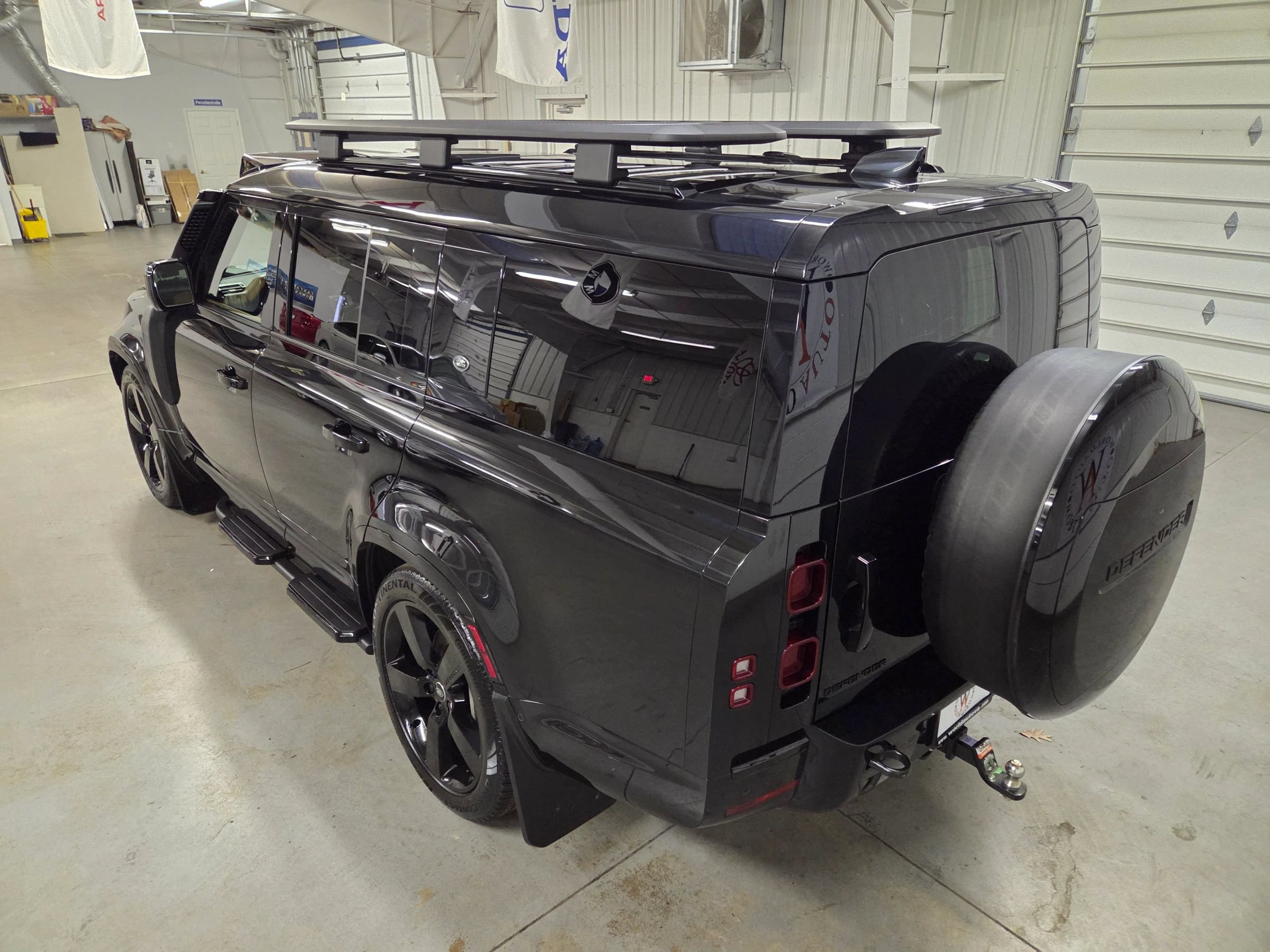 Used 2024 Land Rover Defender 130 X-Dynamic SE AWD/4WD image 5