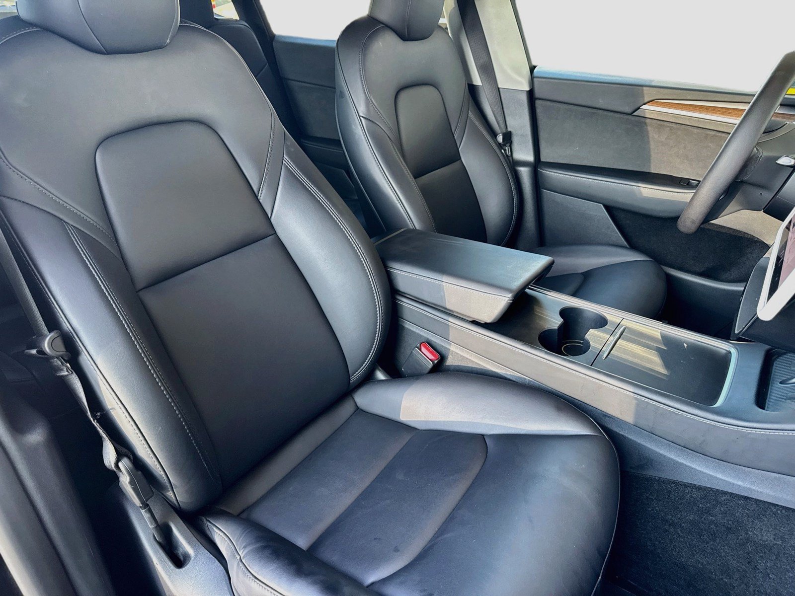 Used 2024 Tesla Model Y Long Range AWD/4WD image 18