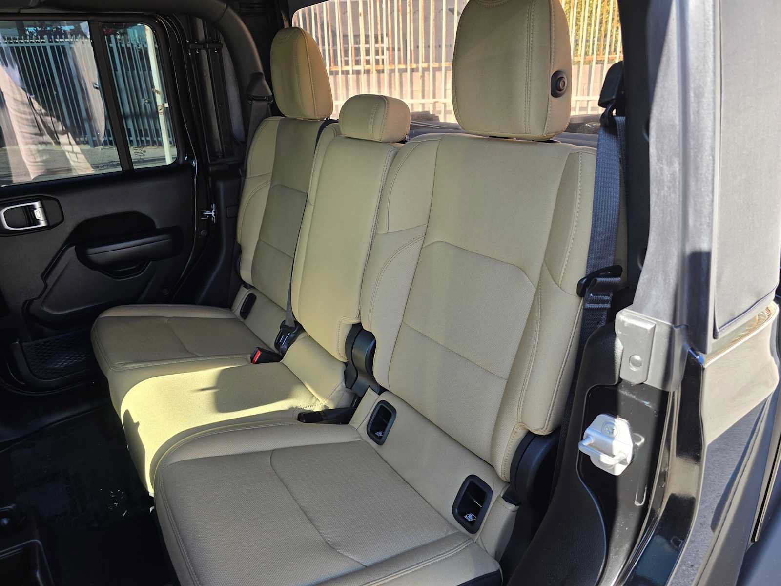 Used 2023 Jeep Gladiator Sport AWD/4WD image 18