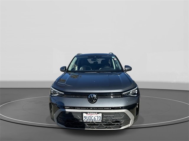 Certified 2025 Volkswagen Taos SE w/ Panoramic Sunroof Package image 2