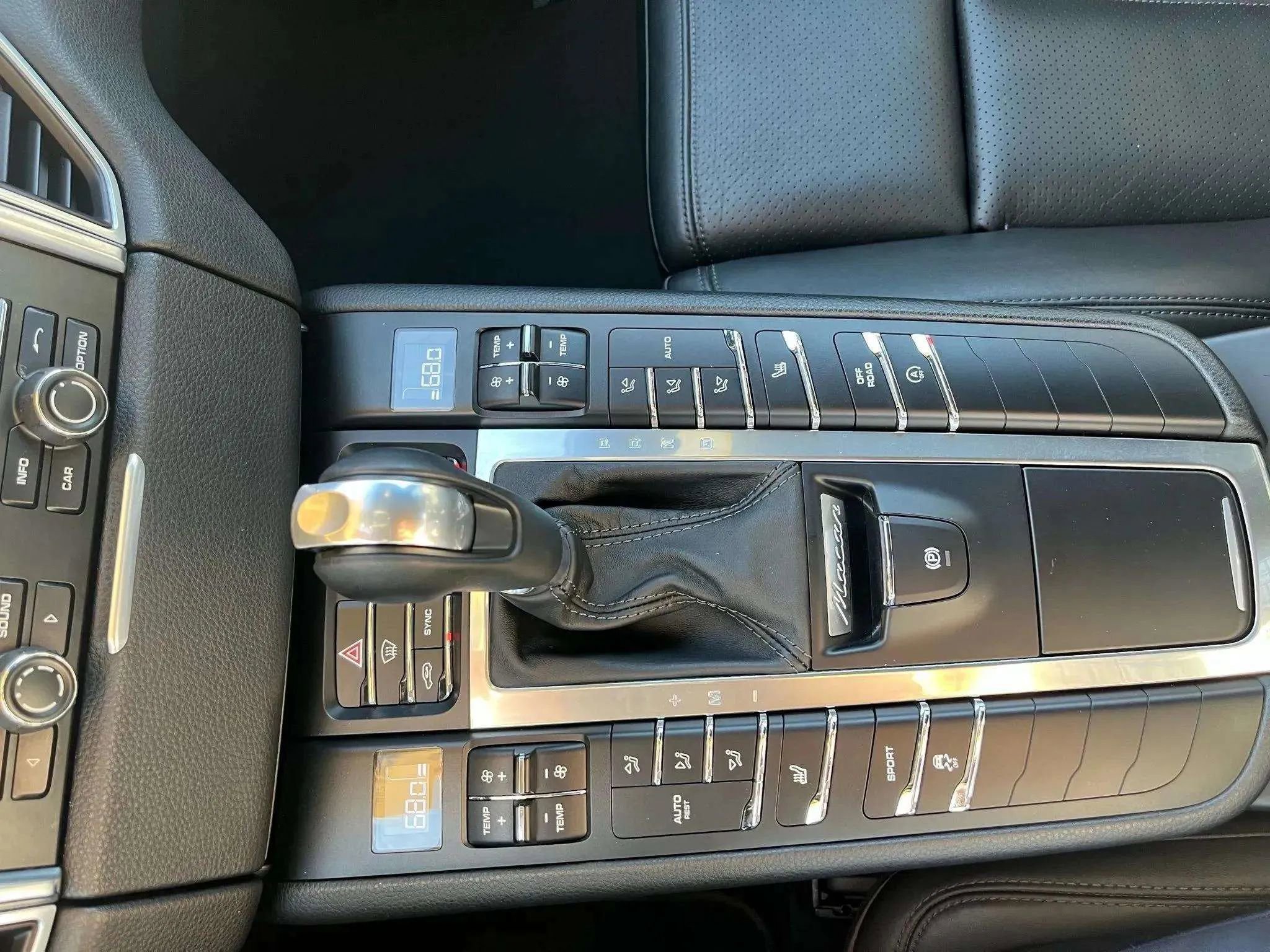 Used 2016 Porsche Macan S image 40