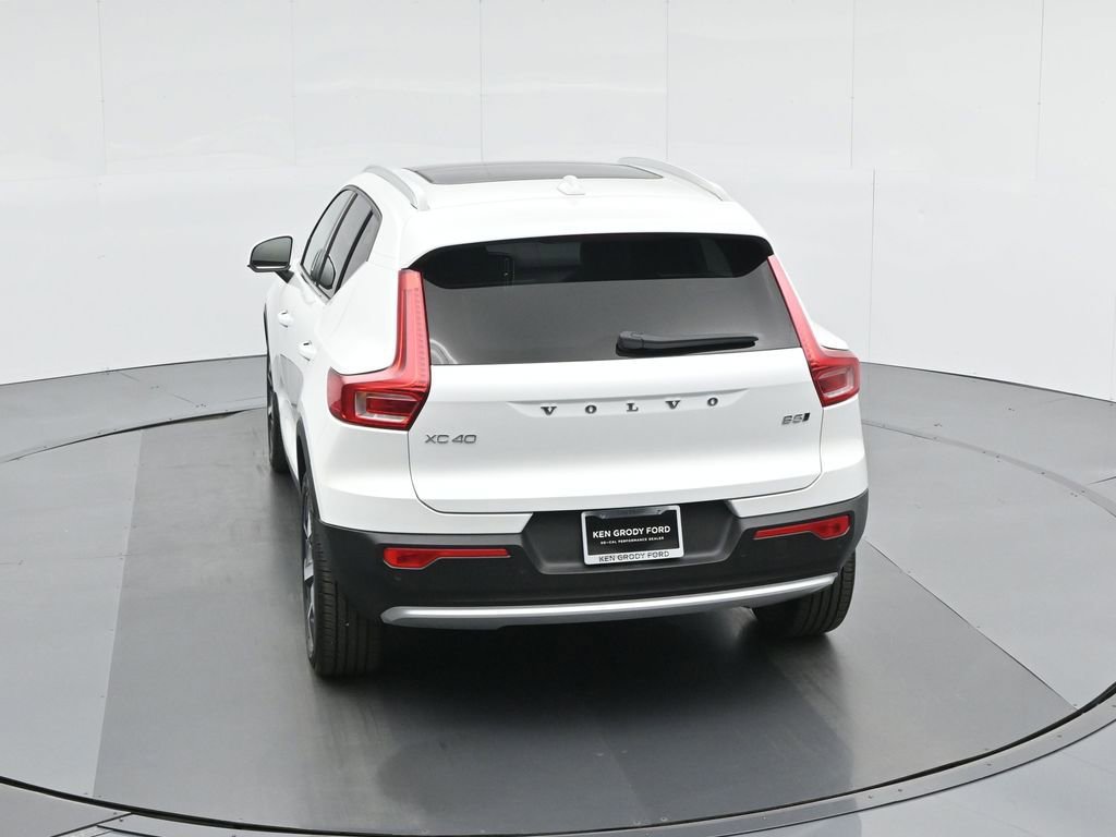 Used 2025 Volvo XC40 B5 Plus image 47