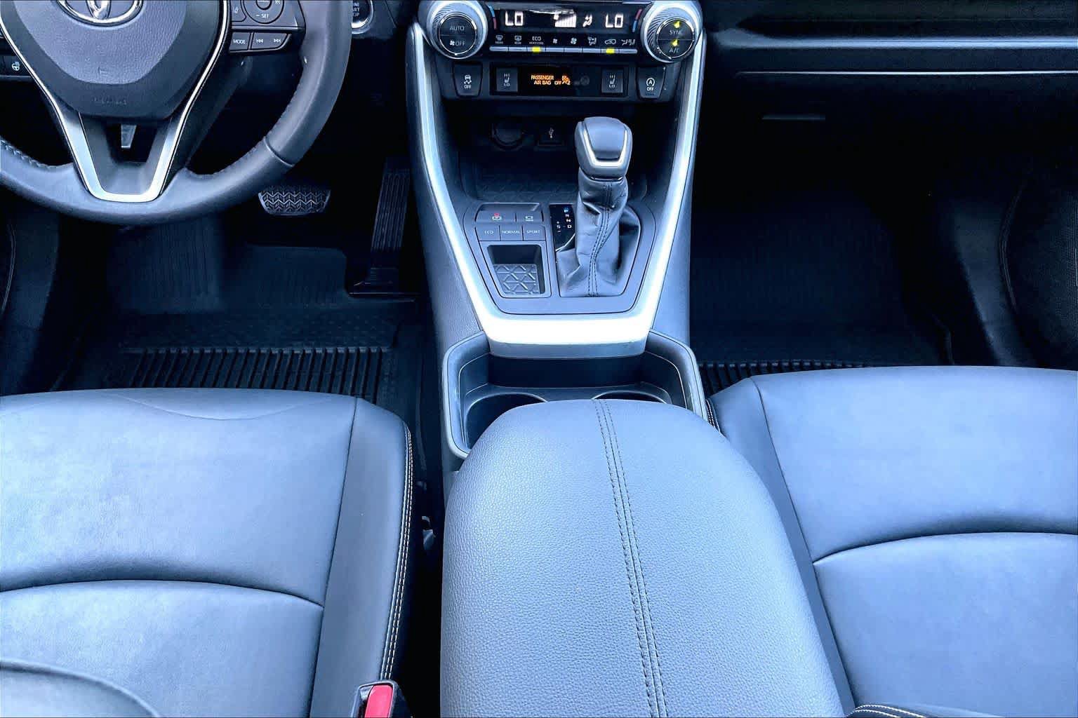Used 2021 Toyota RAV4 XLE Premium FWD image 17