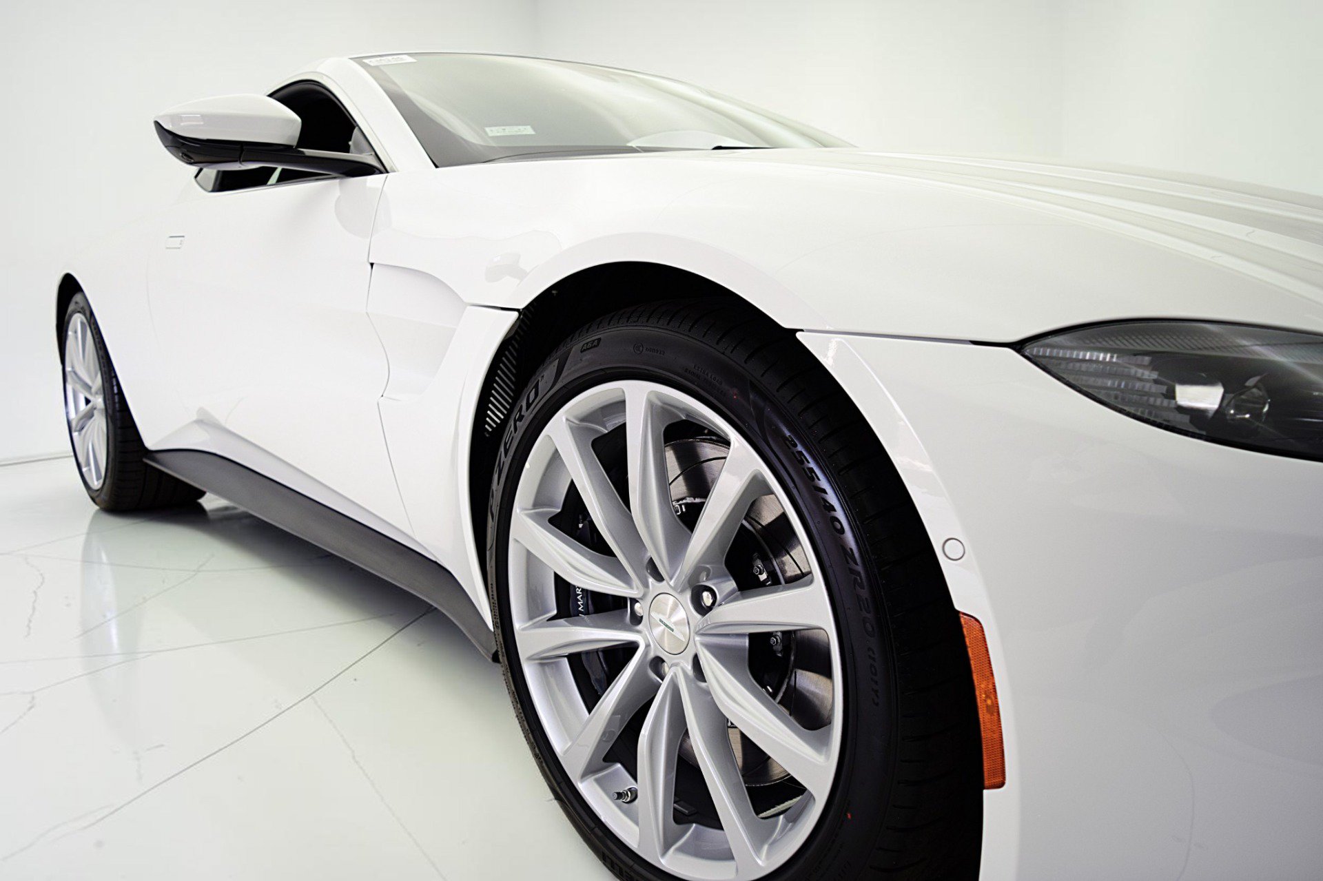 Used 2023 Aston Martin V8 Vantage Roadster RWD image 12