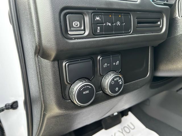 Used 2023 Chevrolet Suburban Premier image 18