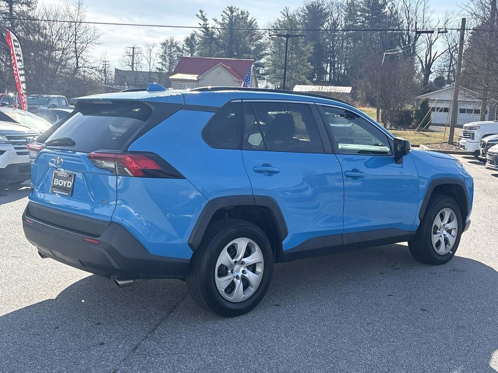 Used 2019 Toyota RAV4 LE image 10