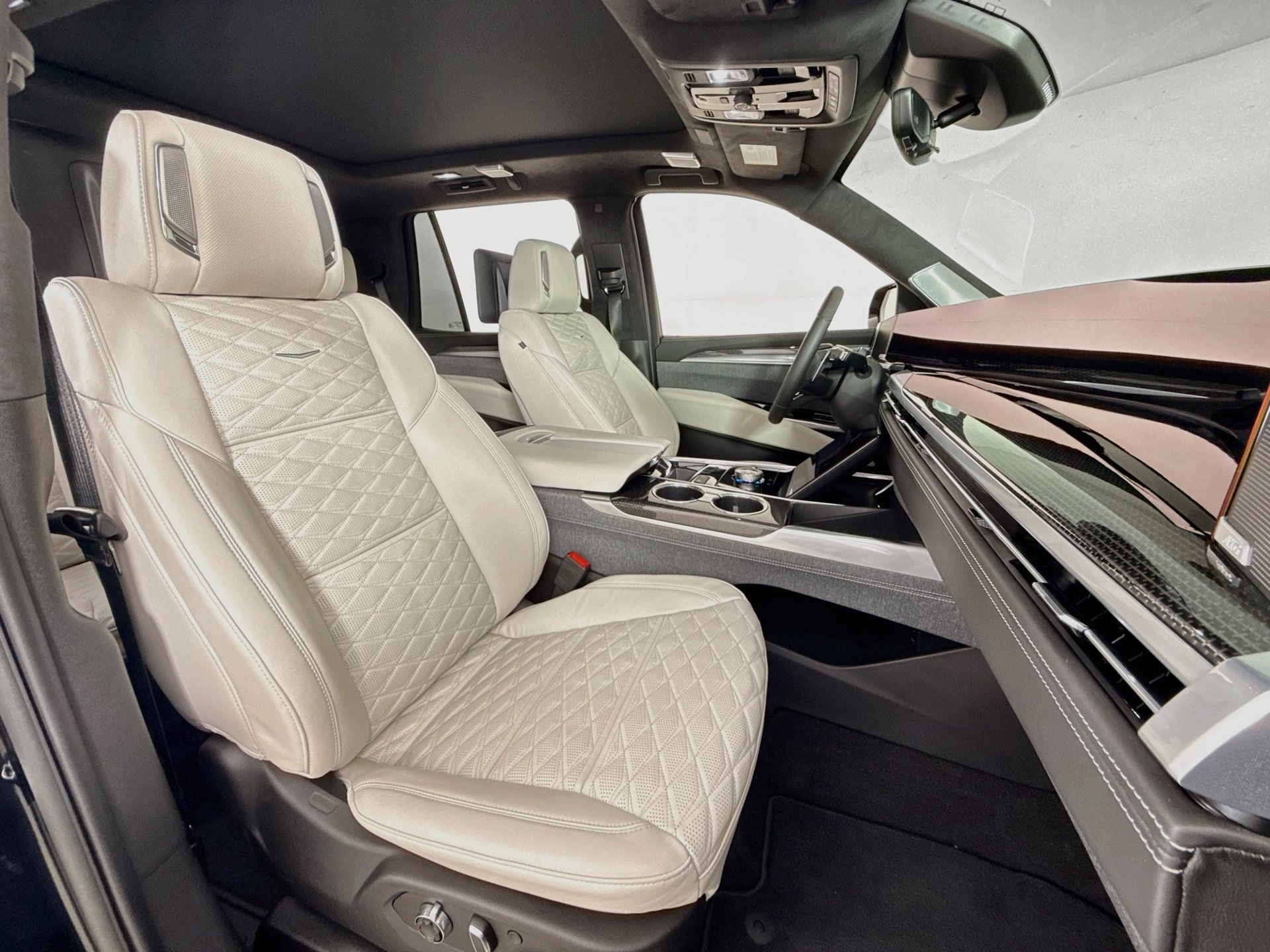 Used 2025 Cadillac Escalade V w/ LPO, ONYX Package AWD/4WD image 23