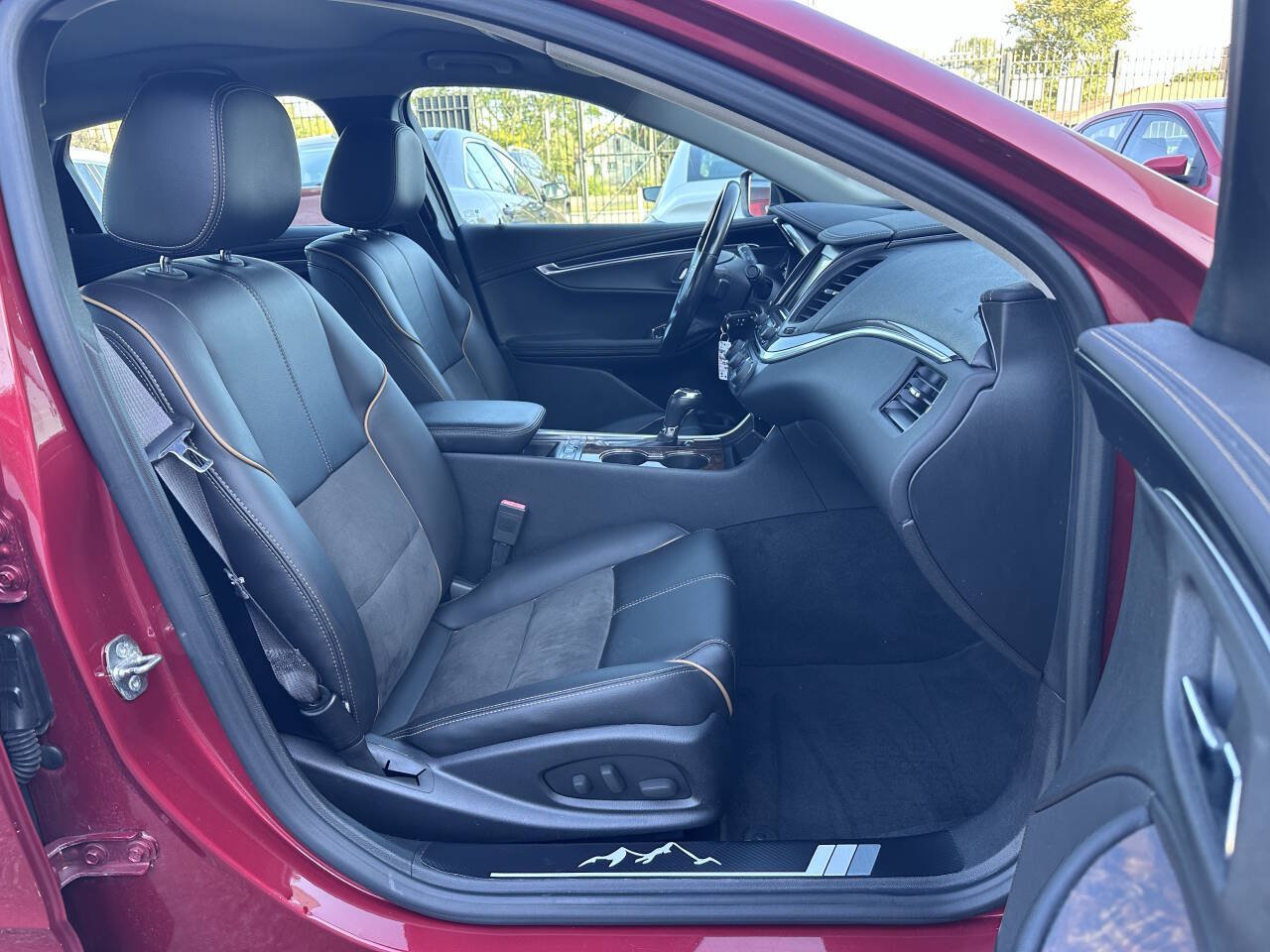 Used 2015 Chevrolet Impala LT w/ Convenience Package FWD image 35