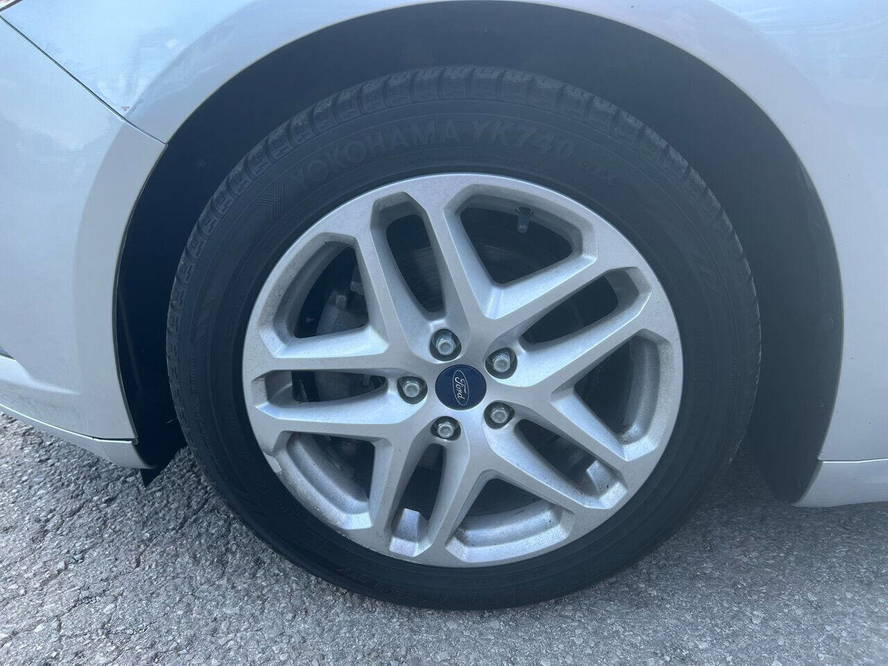 Used 2015 Ford Fusion SE FWD image 10