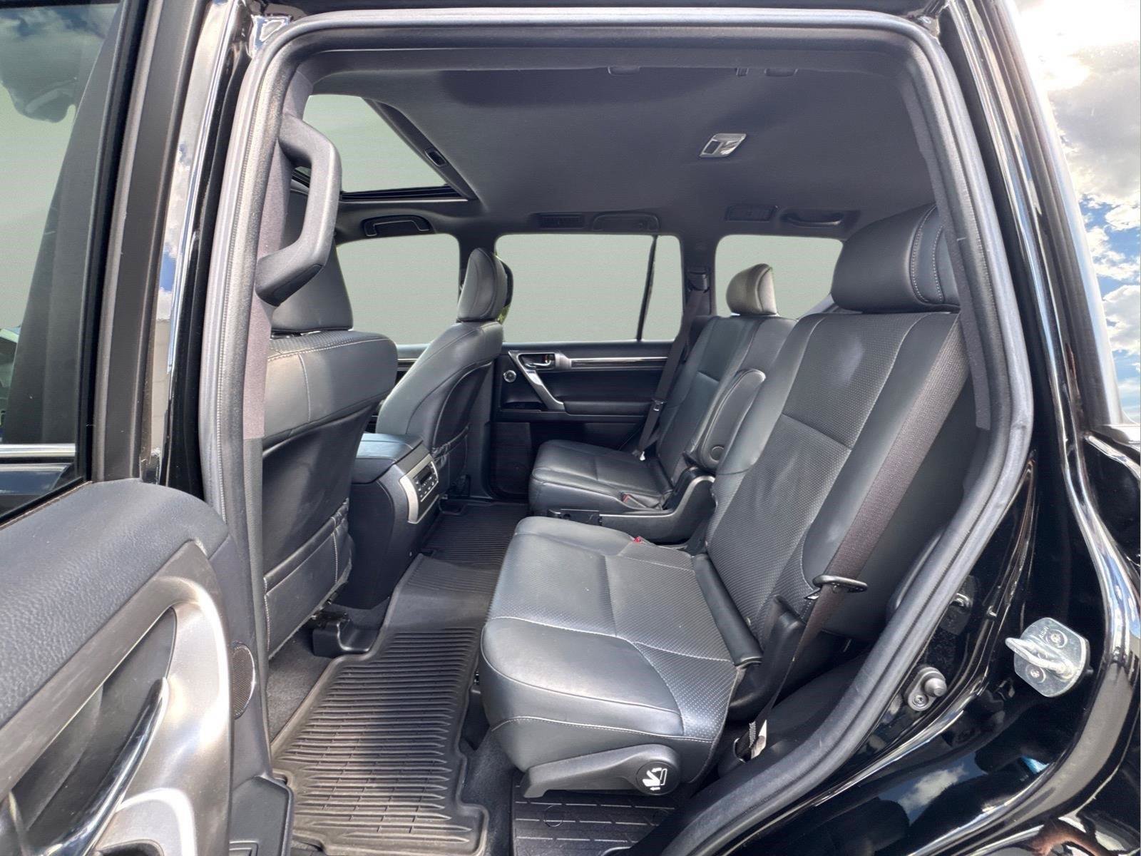 Used 2022 Lexus GX 460 Luxury w/ Sport Design Package AWD/4WD image 12