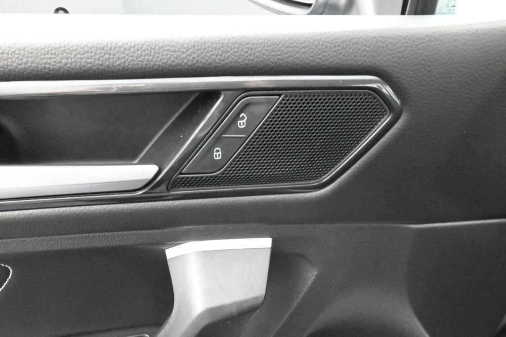 Used 2024 Volkswagen Tiguan SE FWD image 15