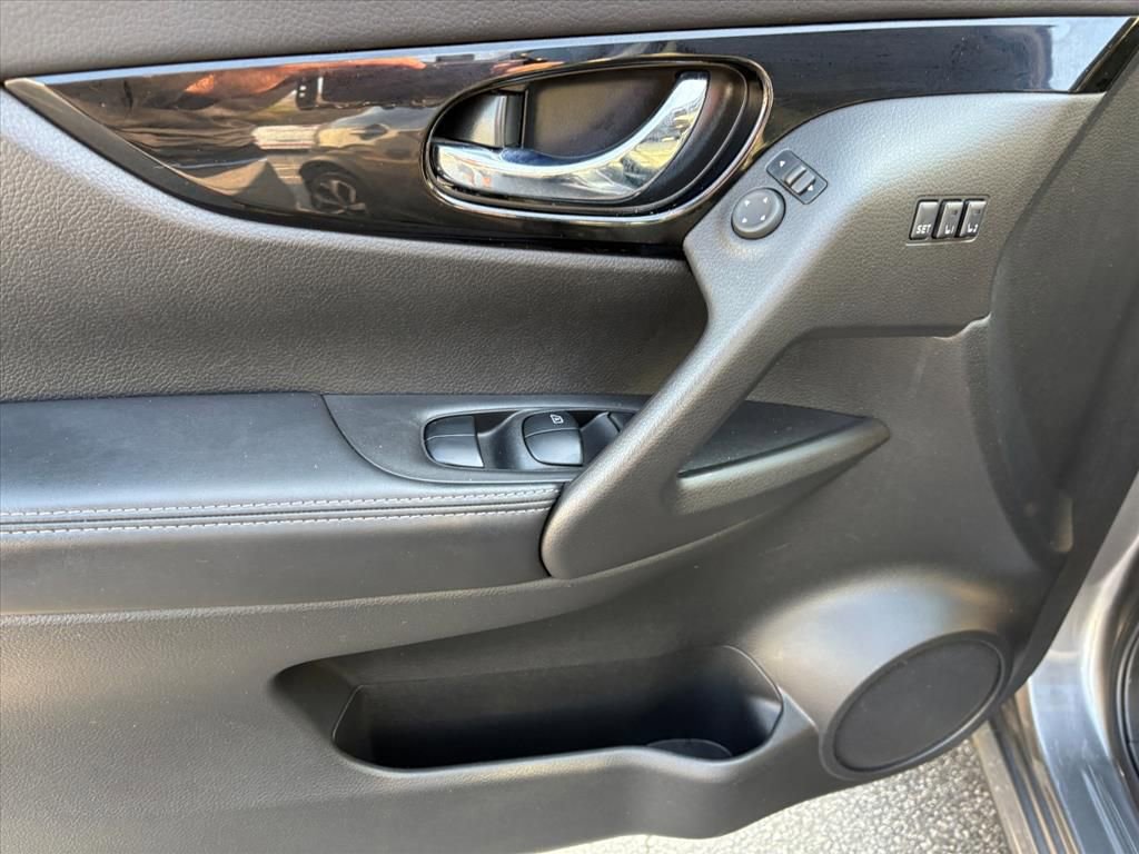 Used 2022 Nissan Rogue Sport SL w/ Premium Package image 24