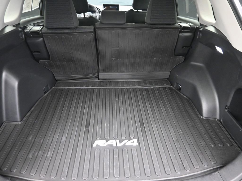 Used 2023 Toyota RAV4 LE image 9