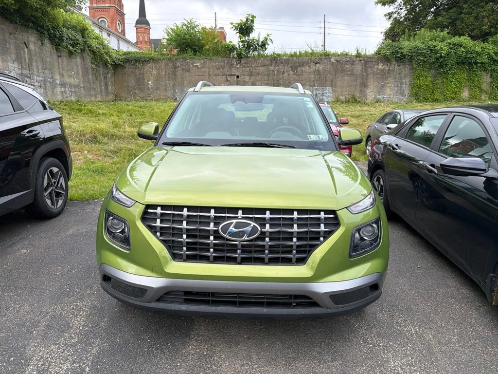 Certified 2024 Hyundai Venue SEL FWD image 2
