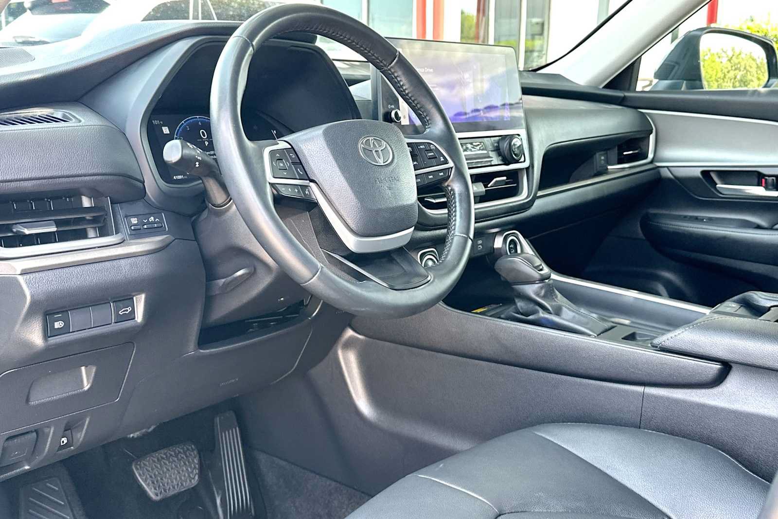 Used 2025 Toyota Grand Highlander AWD image 18