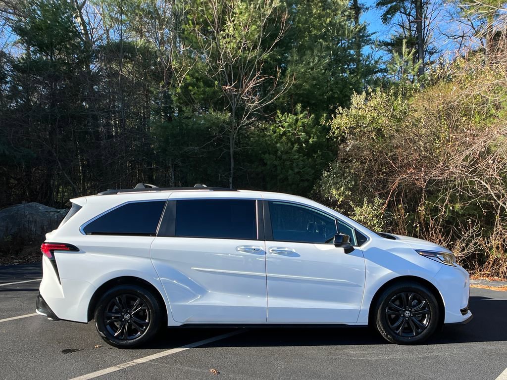 Used 2024 Toyota Sienna XSE image 6