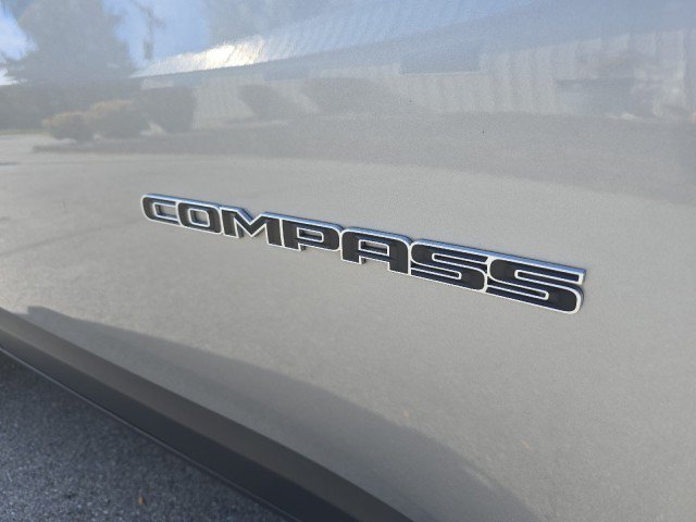 Used 2022 Jeep Compass Limited AWD/4WD image 10