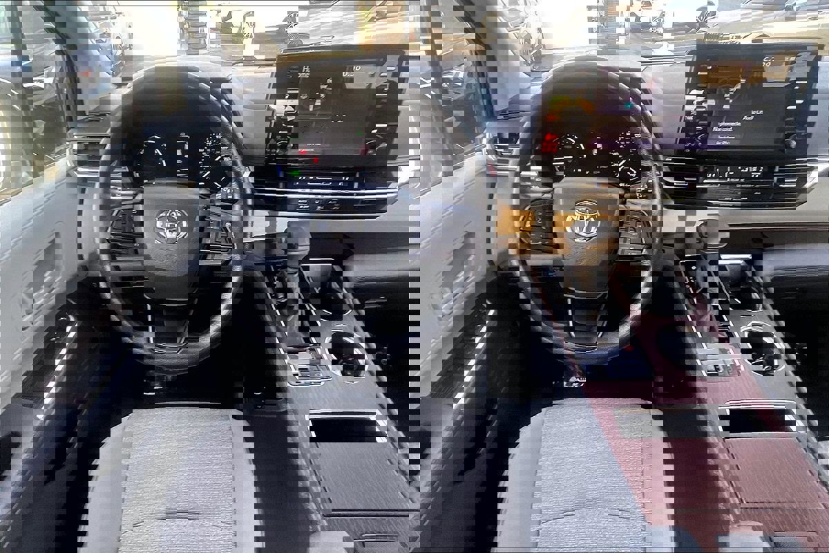 Used 2023 Toyota Sienna LE image 16