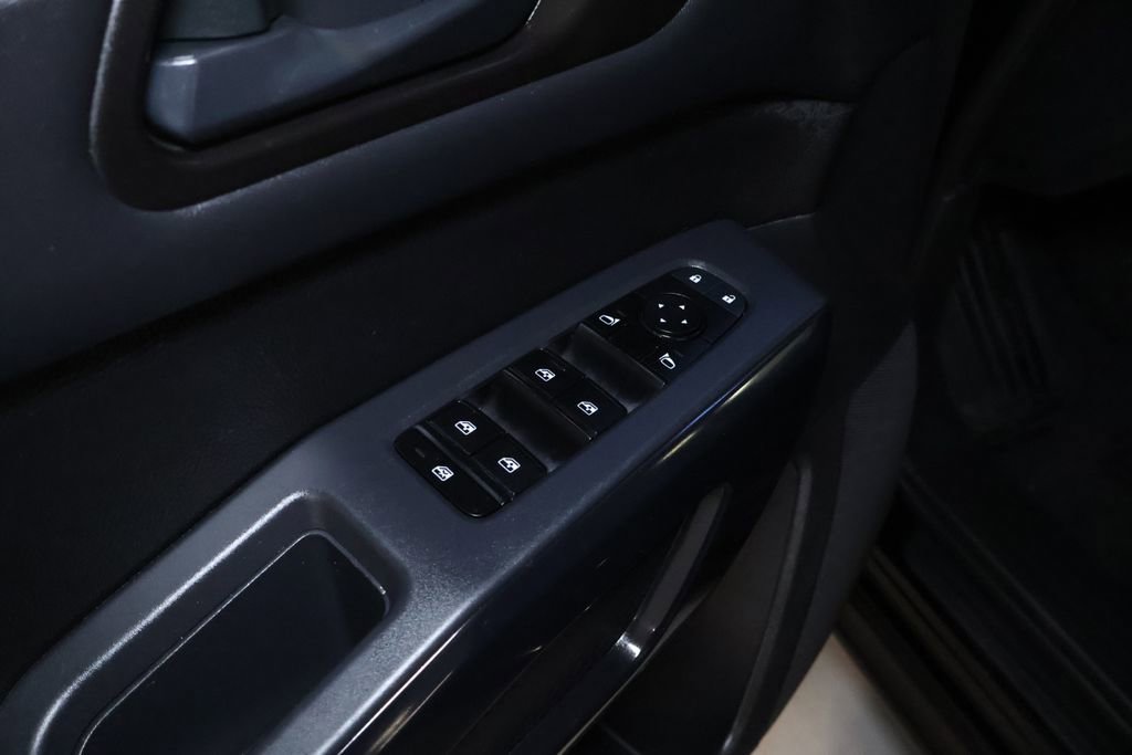 Used 2024 Nissan Pathfinder SV image 11