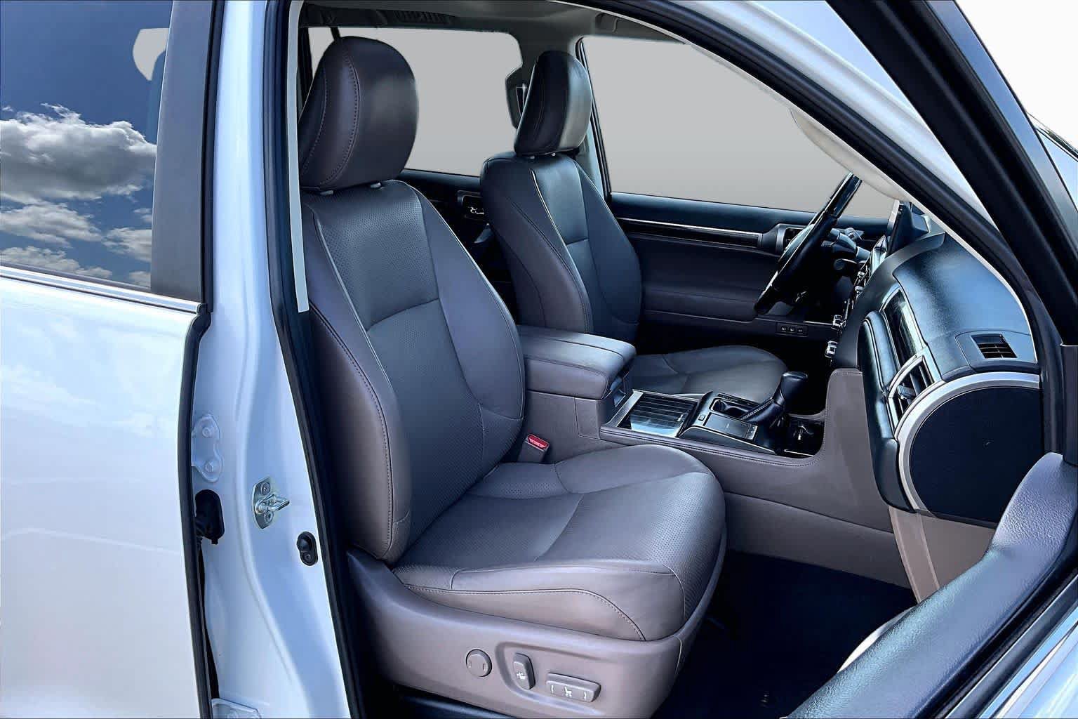 Used 2023 Lexus GX 460 Luxury w/ Accessory Package AWD/4WD image 9