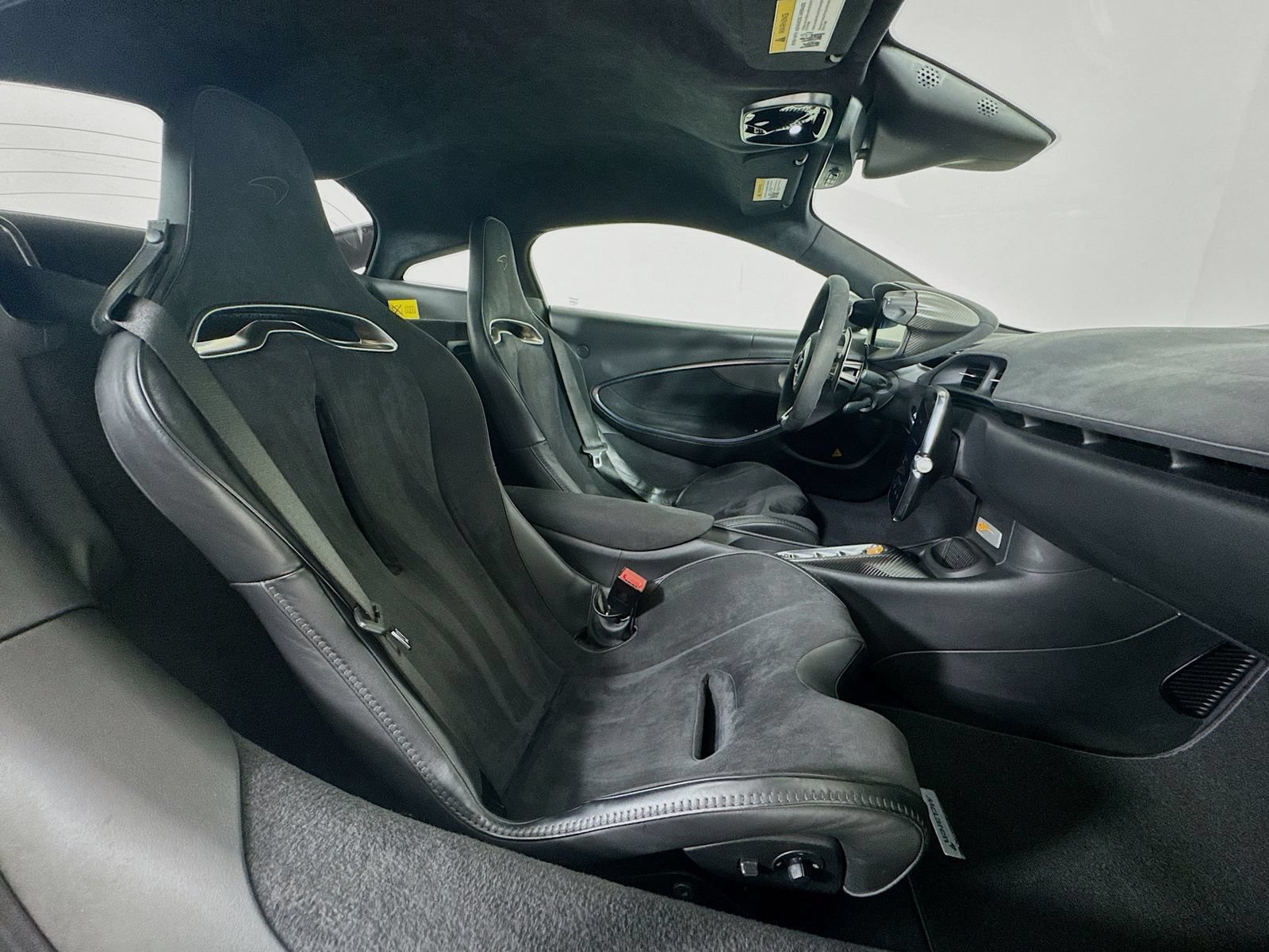 Used 2025 McLaren Artura RWD image 21