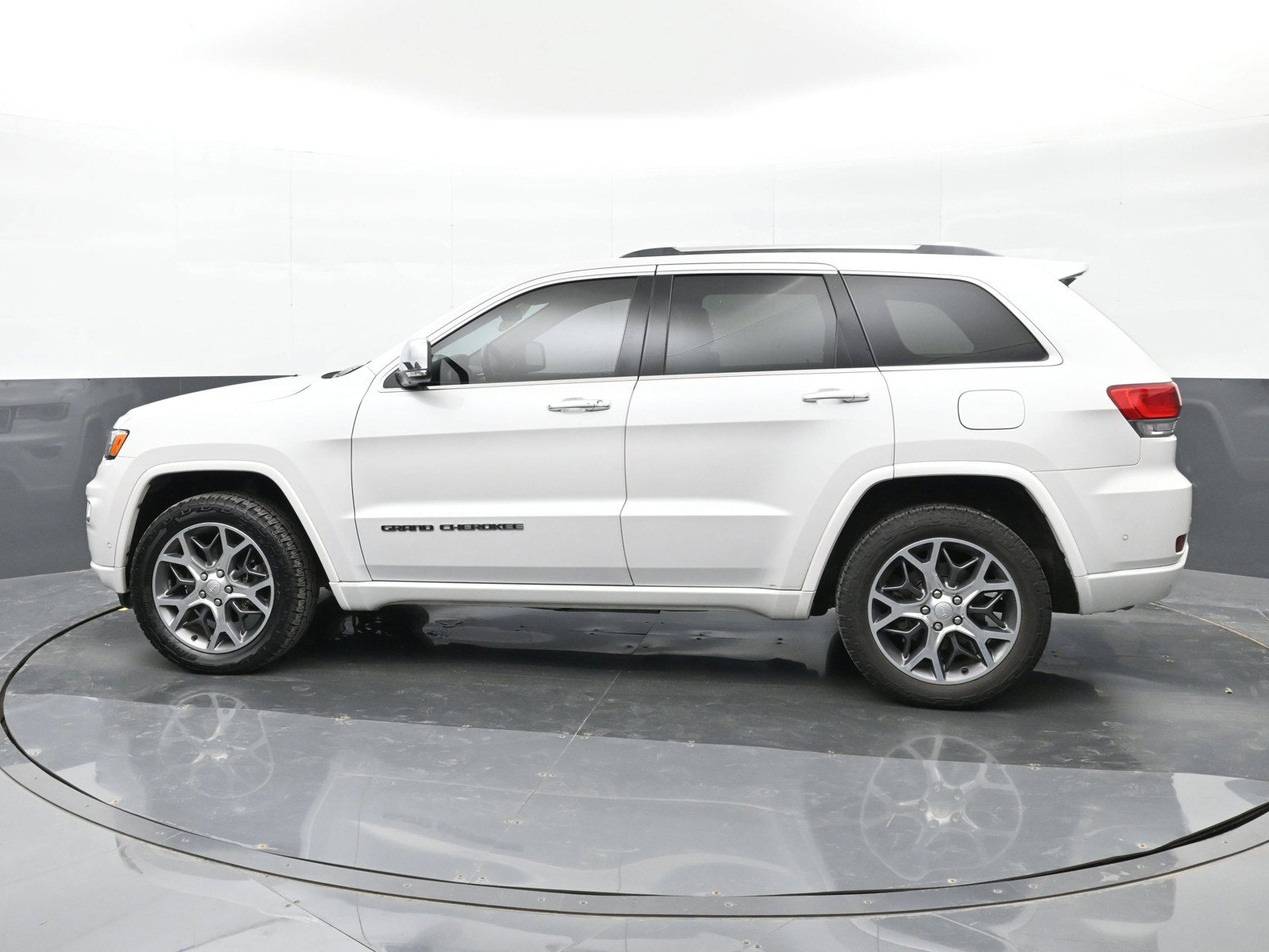 Used 2020 Jeep Grand Cherokee Overland AWD/4WD image 9
