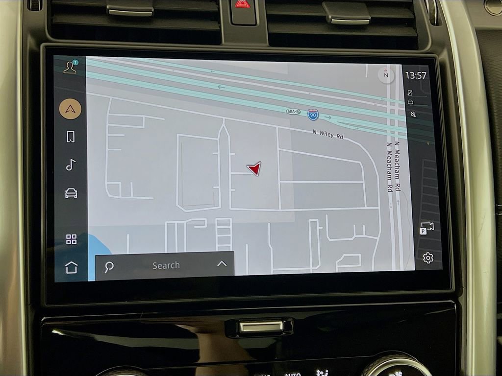 Used 2025 Land Rover Discovery Dynamic SE image 13