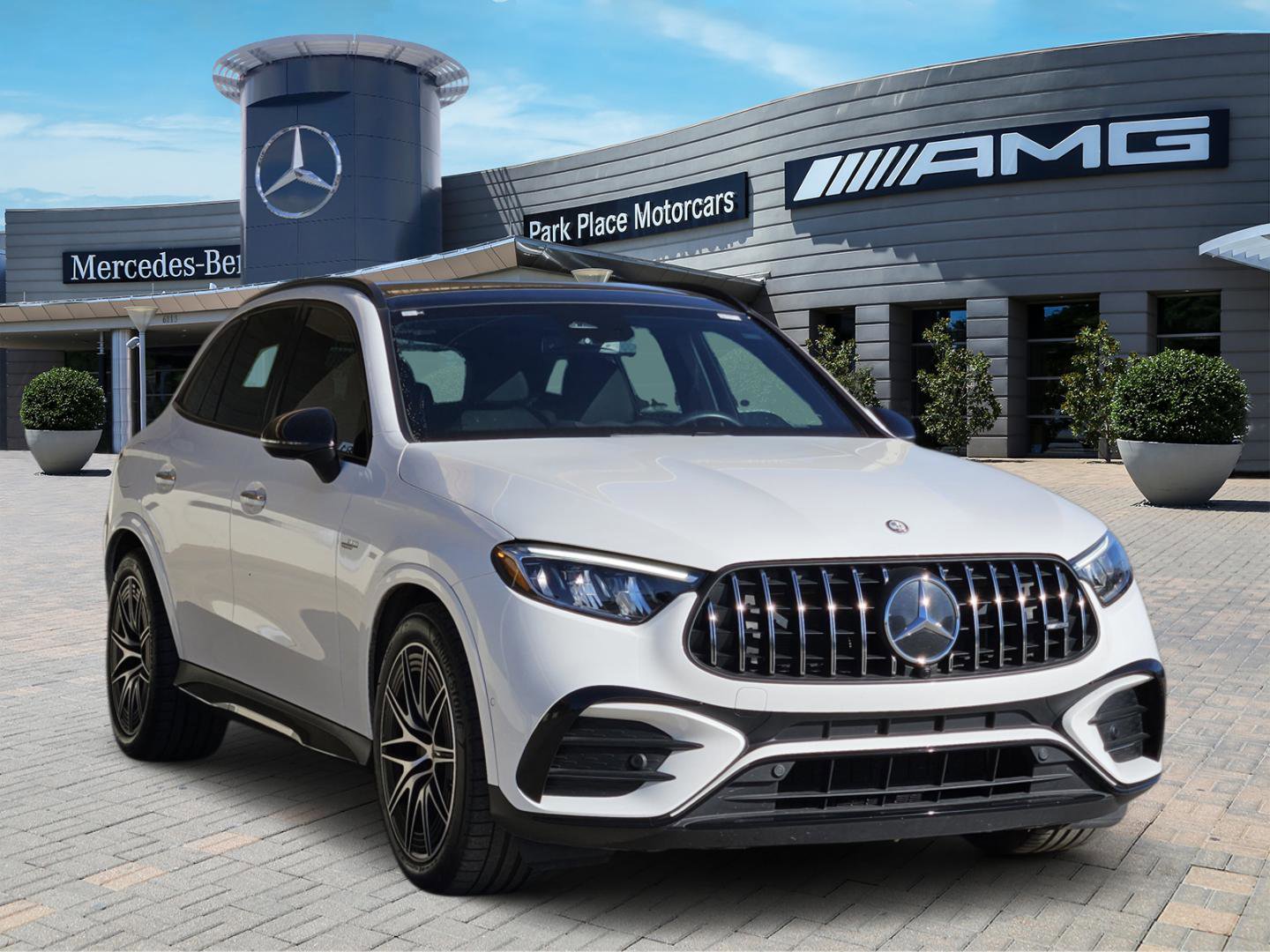 Used 2025 Mercedes-Benz GLC 43 AMG 4MATIC image 2