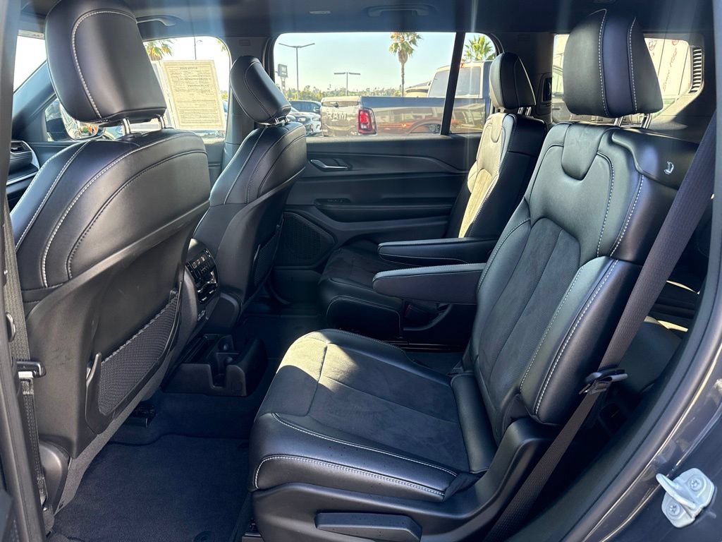Used 2024 Jeep Grand Cherokee L Altitude RWD image 16