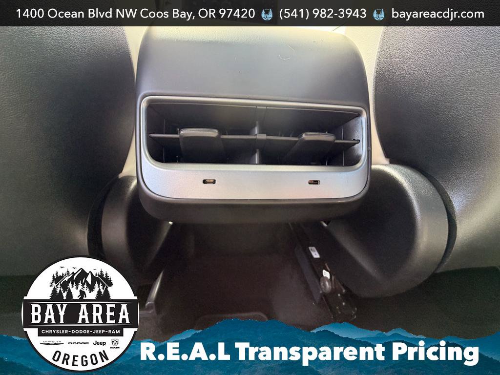 Used 2021 Tesla Model Y Long Range AWD/4WD image 16