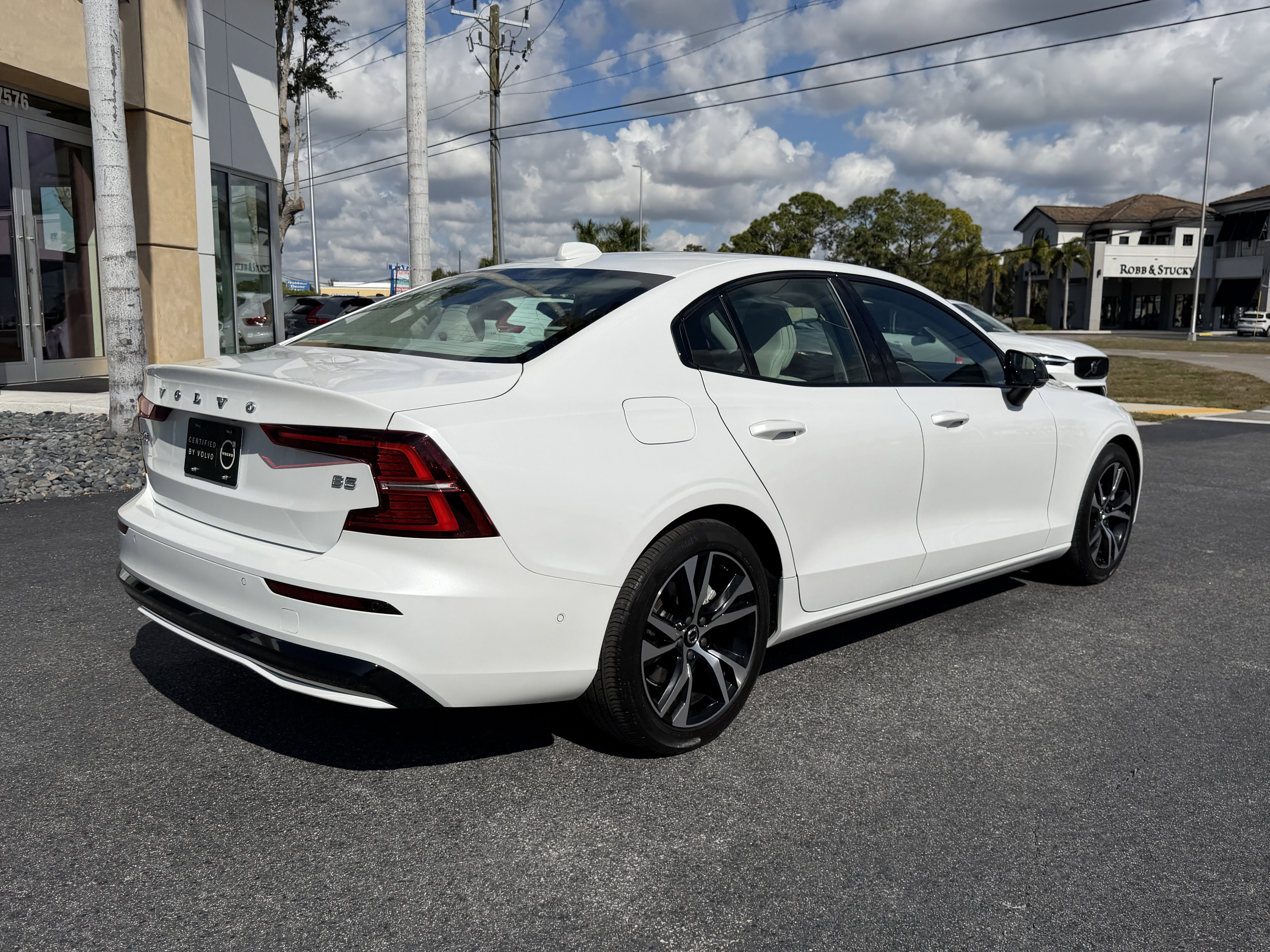 Certified 2024 Volvo S60 B5 Plus image 3