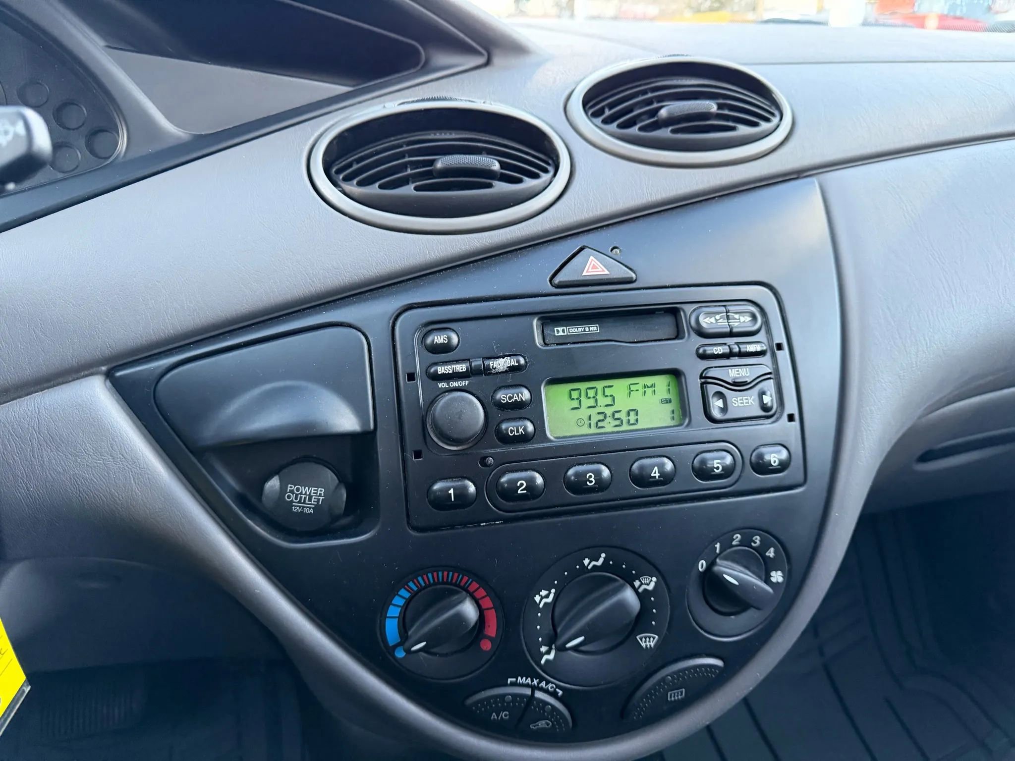 Used 2004 Ford Focus LX image 28