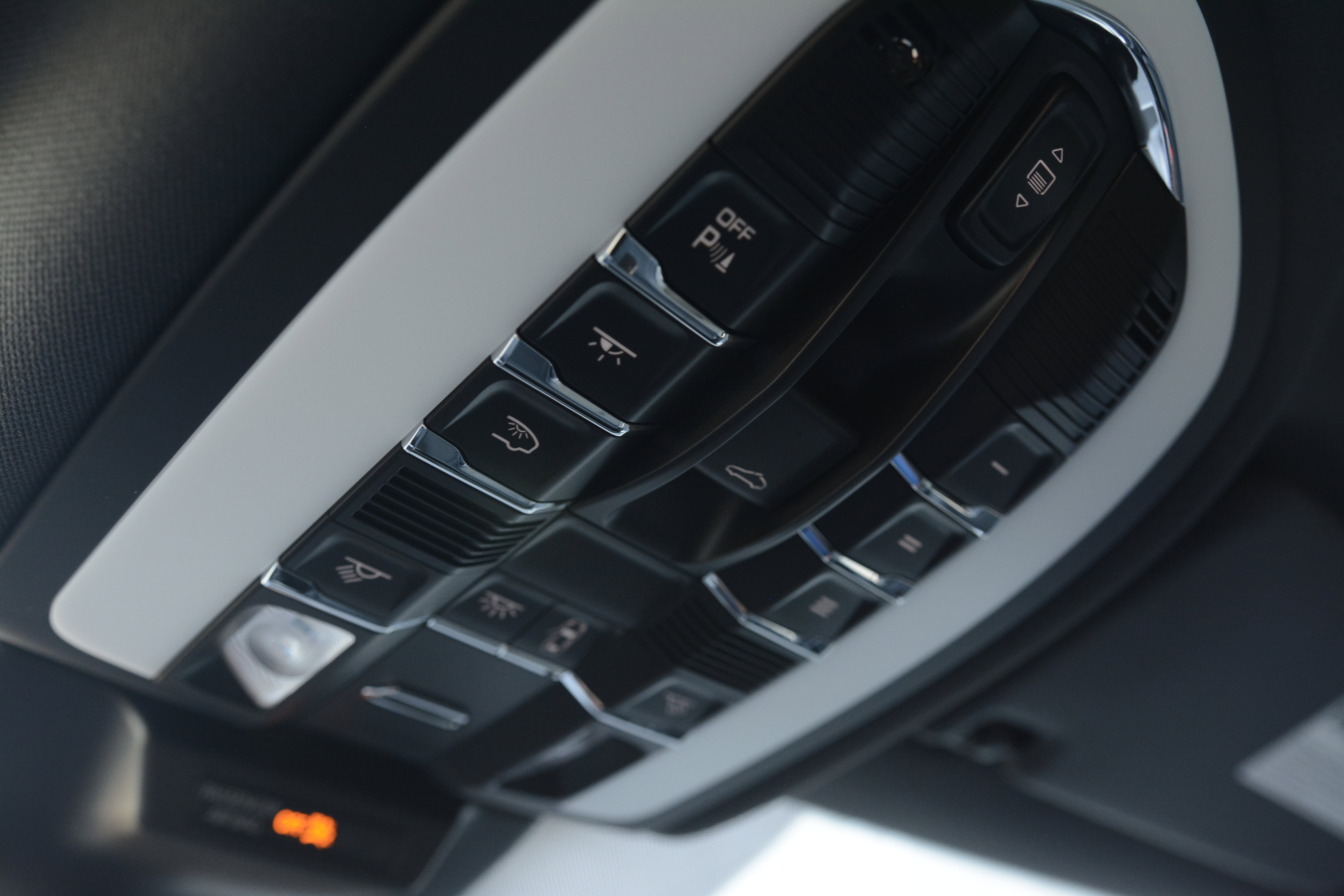 Certified 2026 Porsche Macan Turbo AWD/4WD image 20